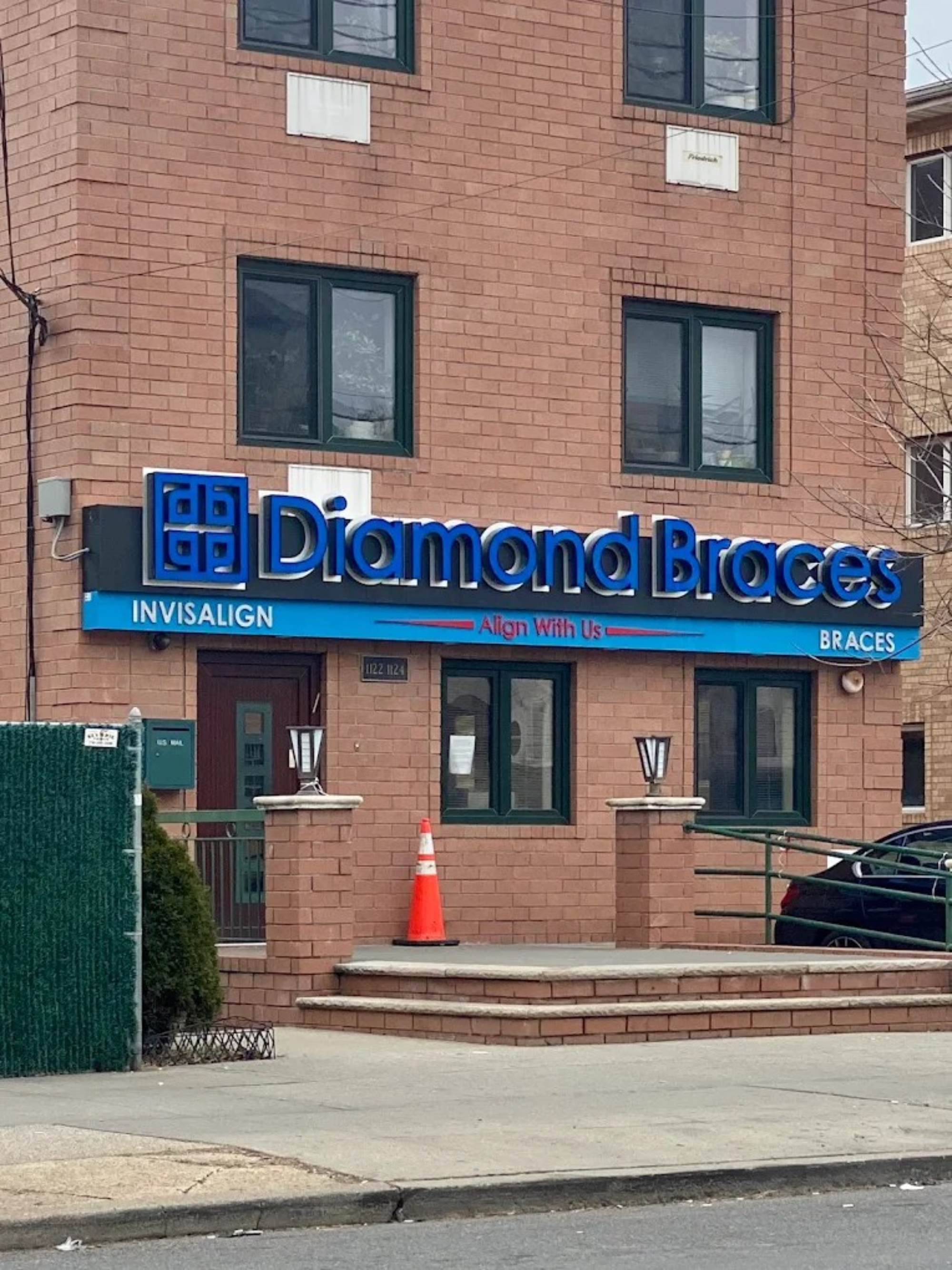 Diamond Braces dentist office exterior in Brooklyn, NYC.