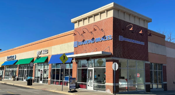 Commercial building in Flourtown, PA with multiple businesses including a dental care clinic named Diamond Braces.