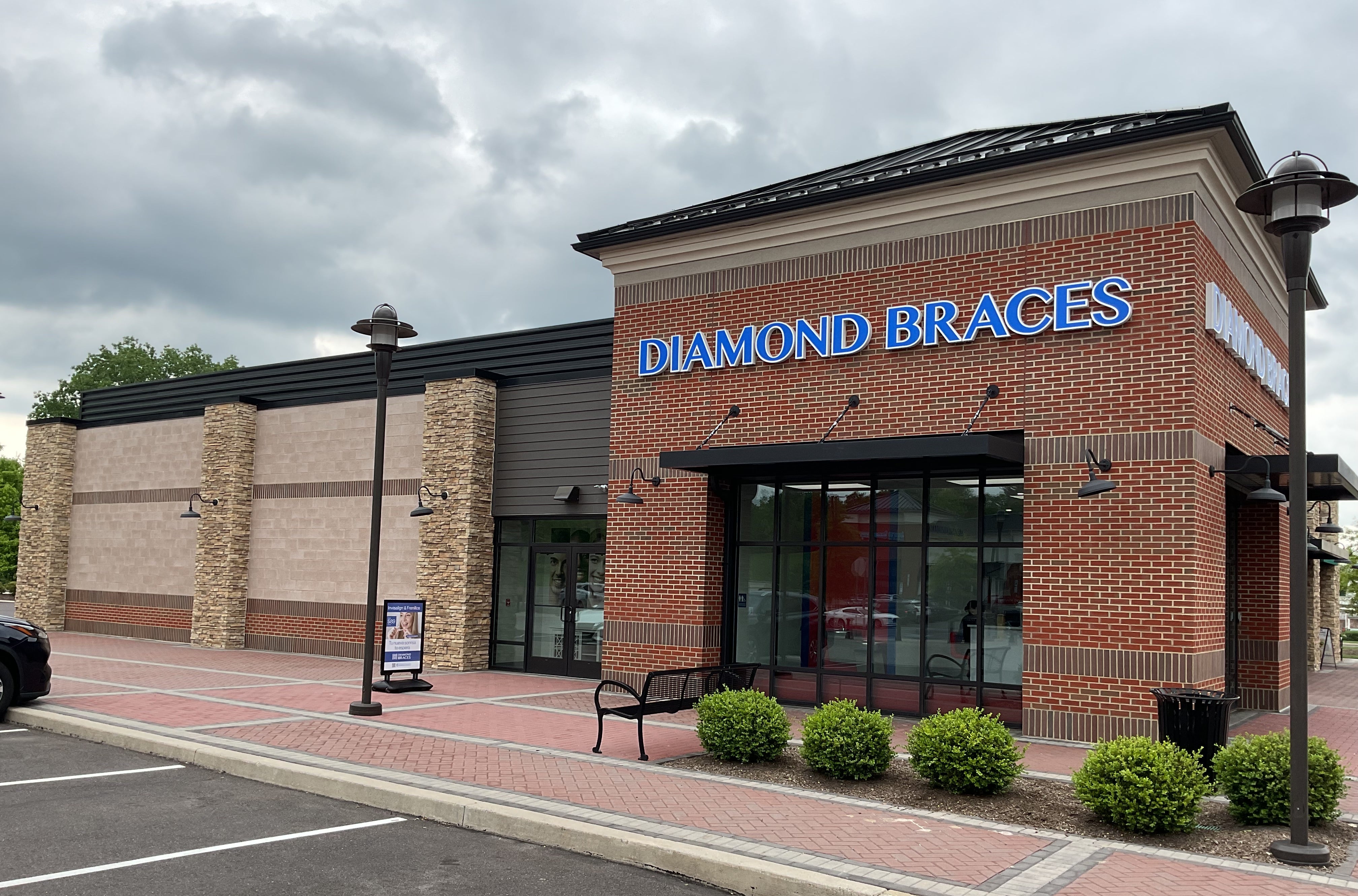 Diamond Braces dental care clinic building with a parking lot and sidewalk in Philidelphia, PA.