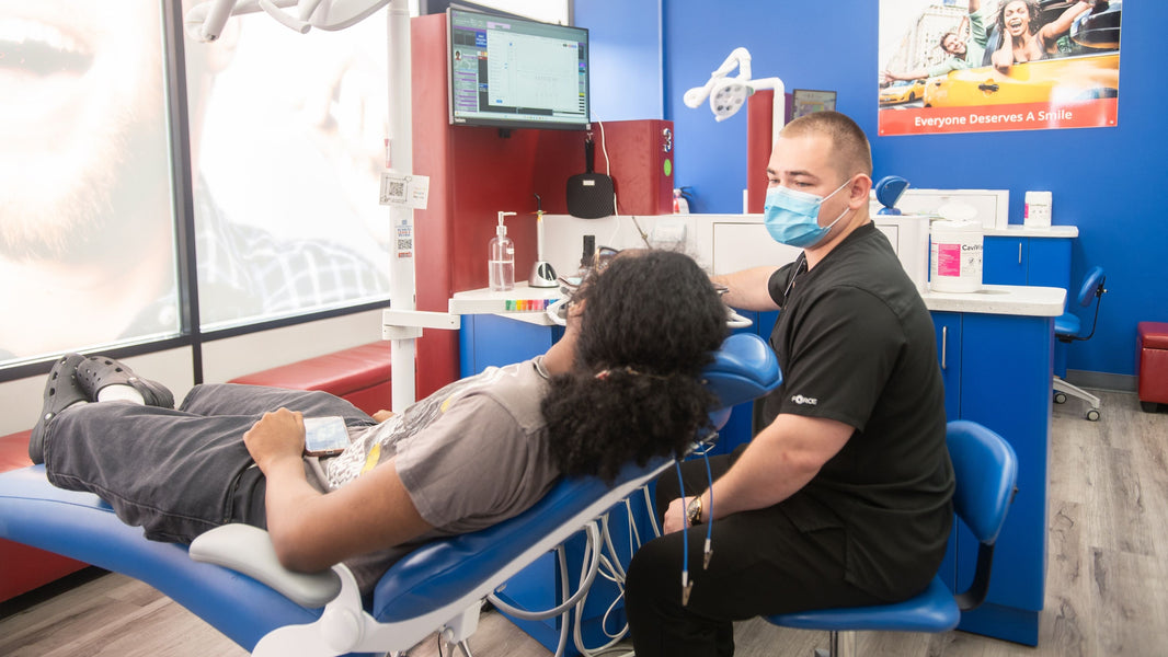 How to Qualify for Orthodontic Assistant Jobs
